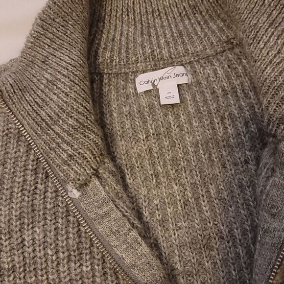 Calvin klein men's sweater size large. - Picture 6 of 7